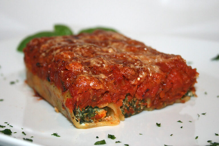 Cannelloni mit Ricotta, getrockneten Tomaten und Spinat
