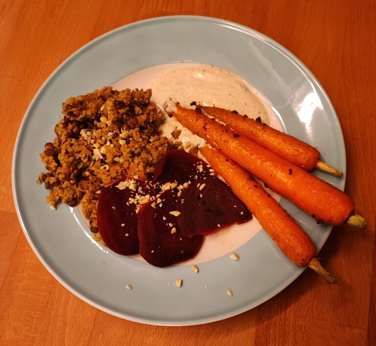 Linsen Couscous mit Möhren und Roter Bete